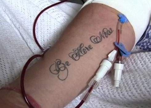 Resultado de imagem para andy whitfield be here now tattoo
